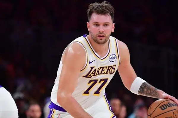 湖人主帅雷迪克透露东契奇回归时间表 周日战<a href=/mianfeilanqiu/76ers/ target=_blank class=infotextkey>76人</a>成潜在复出战